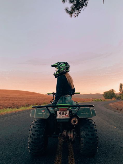 Four wheeler photo shoot Riding Atv Outfits, 4 Wheeling Aesthetic, 4wheeler Riding Outfit, Quad Riding Aesthetic, Four Wheeler Picture Ideas, Four Wheelers Aesthetic, Atv Pictures Ideas, Four Wheeler Aesthetic, Atv Photoshoot