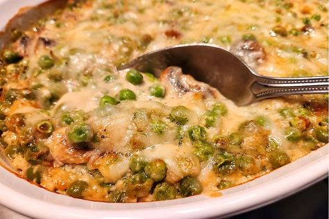 Green Pea Casserole Recipes, Sweet Pea Casserole, English Pea Casserole, Southern Veggies, Peas And Cheese, Pea Casserole, Chicken Patty Recipes, Food Casseroles, Tuscan Salmon Recipe