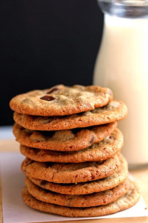 crispy chocolate chip cookies Buttery Chocolate Chip Cookies, Crunchy Chocolate Chip Cookies, Crispy Chocolate Chip Cookies, Cookie Recipe Video, Grandbaby Cakes, Chocolate Chip Cookie Recipes, Crunchy Chocolate, Vegan Chocolate Chip Cookies, Crispy Cookies