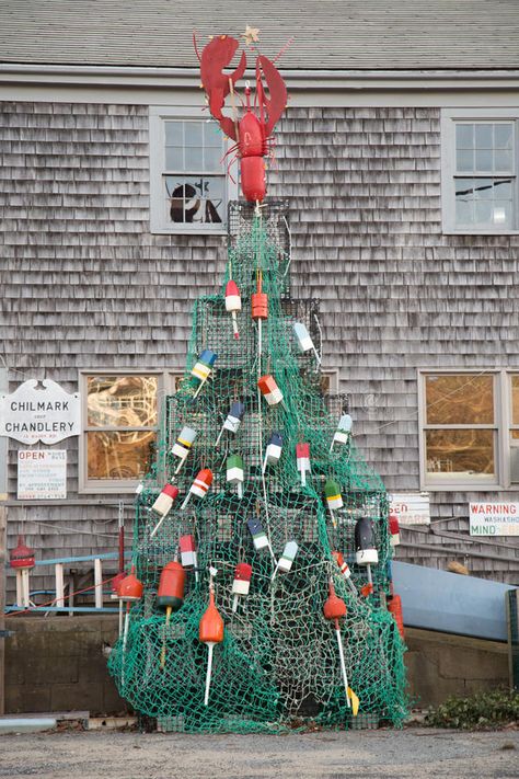 Fishing Christmas Tree, New England Christmas, Fishing Christmas, Fishing Net, Beachy Christmas, Christmas In July, Christmas Projects, Diy Painting, The Hamptons