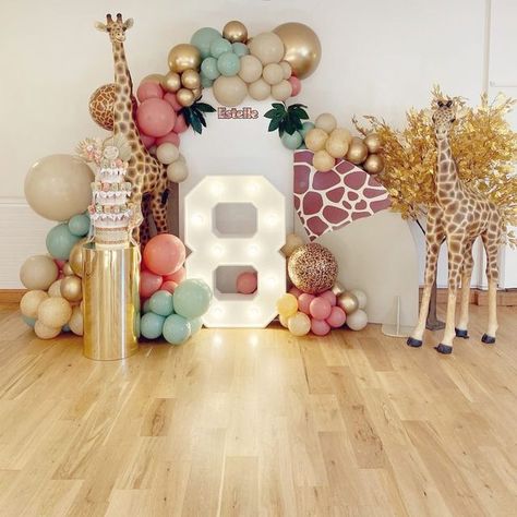 Girrafe Birthday Decoration, Giraffe Birthday Party, Giraffe Birthday Parties, Giraffe Party, Pink Safari, Giraffe Birthday, Girl Bday Party, Safari Birthday Party, Golden Birthday