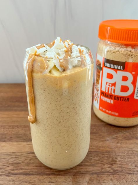 Peanut Butter Protein Shake - Peanut Butter and Jilly Gain Meals, Pb2 Recipes, Protein Shake Ingredients, Protein Drink Recipes, Peanut Butter Protein Shake, Protein Milkshake, Vegan Protein Shake, Apple Pie Recipe Easy, Protein Shakes Recipes