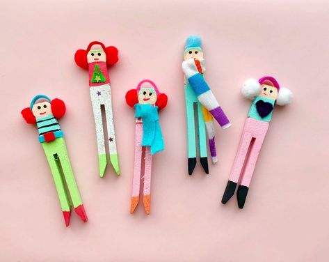 These are great because they can be customized to look like friends and family and would make great Christmas gifts. Clothes Pin Ornaments, Clothespin Ornaments, Clothespin Crafts Christmas, Clothespin People, Christmas Clothespins, Mercury Glass Christmas Ornaments, Weekend Crafts, Clothespin Dolls, Clothes Pin Crafts