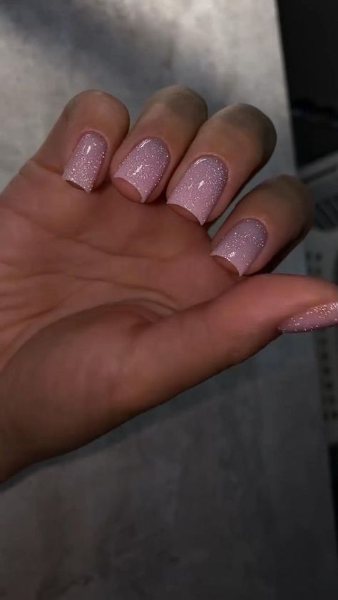 ✨�✨✨✨💅🏻 Cute Short Sparkly Nails, Short Pink Shimmer Nails, Short Square Acrylic Nails Pink Glitter, Pink With Sparkle Nails, Pink Glitter Nails Acrylic Sparkle, Sparkling Pink Nails, Light Pink Sparkle Nails Acrylic, Pink Glitter Square Nails, Nude Glitter Nails Short