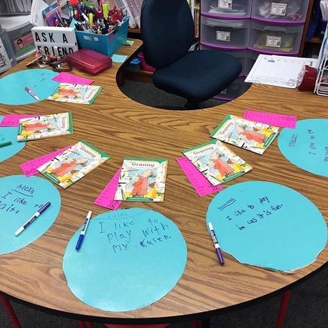 guided reading table Guided Reading Table, Guided Reading Lessons, Small Group Reading, Reading Table, 2nd Grade Classroom, 2nd Grade Reading, First Grade Reading, Reading Centers, Readers Workshop