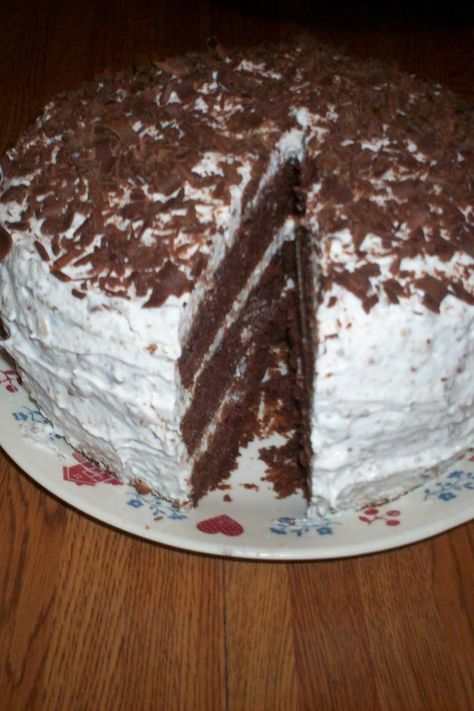 Hershey Candy Bar Cake Hersey Bar Cake, Hershey Bar Cake, Candy Bar Cake Recipes, Hershey Bar Cakes, Hershey Cake, Candy Bar Cake, Bar Cake, Hershey Candy Bars, Hershey Candy