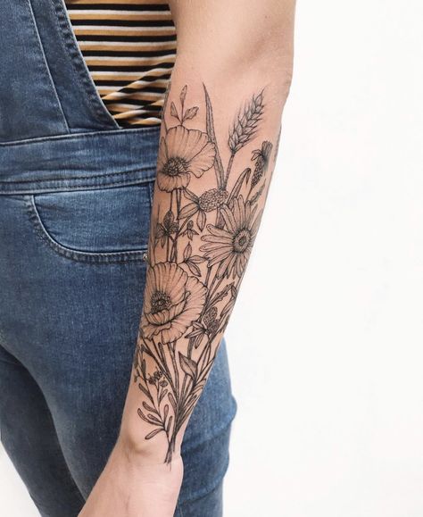 Tattoo Pierna, Wildflower Tattoo, Western Tattoos, Floral Tattoo Sleeve, Forearm Tattoo Women, Floral Tattoo Design, Time Tattoos, Sleeve Tattoos For Women, Half Sleeve Tattoo