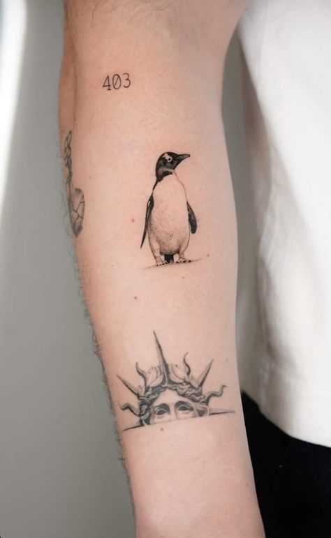 Gentoo Penguin Tattoo, Antarctica Tattoo, Odd Tattoos, Penguin Tattoo, Gentoo Penguin, Human Hand, Realism Tattoo, New Tattoos, Tattoo Art