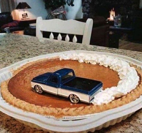 Pickup truck pumpkin pie exhaust Funny Birthday Cakes, בר מצווה, Cute Cakes, Let Them Eat Cake, Birthday Humor, Creative Food, Pie Crust, Cute Food, Cake Cookies