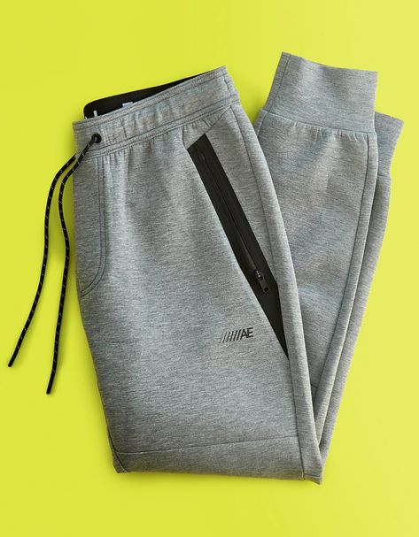 AE Lightweight Jogger Best Mens Joggers, Mens Joggers Outfit, Workout Joggers, Best Joggers, Trouser Pattern, Track Pants Mens, Polo Design, Mens Jogger Pants