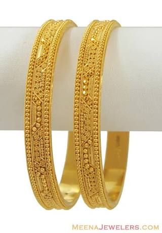 Plain Gold Bangles, Gold Bangles Indian, Unique Gold Jewelry Designs, Gold Jewels Design, Gold Bangles For Women, Gold Jewelry Outfits, New Gold Jewellery Designs, Gold Bangle Set, Handmade Gold Jewellery