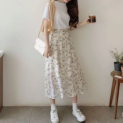 Leoom - Short-Sleeve Plain T-Shirt / Floral Print Midi A-Line Skirt Floral Skirts Outfits, Floral Long Skirt Outfit, Floral Midi Skirt Outfit, Midi Skirt Outfits Summer, Korea Clothes, A Line Skirt Outfits, Printed Skirt Outfit, Floral Skirt Outfits, Long Floral Skirt