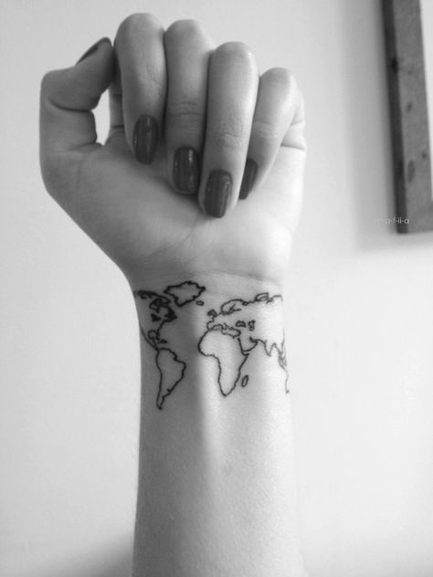 I want this along with the saying," The World is my country, all of mankind are my brethren and to do good is my religion." World Map Tattoos, Tato Henna, Map Tattoos, Sick Tattoo, Geniale Tattoos, World Tattoo, Tattoo Feminina, Nicole Richie, Pattern Tattoo