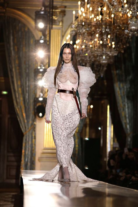 Bella Hadid Runway, Surrealism Fashion, Vivienne Westwood Wedding Dress, Vivienne Westwood Wedding, Vivienne Westwood Fashion, Andreas Kronthaler, Bella Hadid Outfits, Wedding Gowns Lace, Romantic Dress