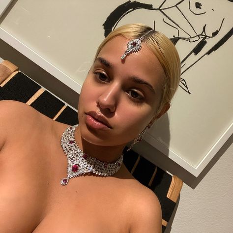 Tommy Genesis is a Canadian rapper and is popularly known for experimental styles and verses in her music. Her real name is Genesis Yasmine Mohanraj. Besides, being a rapper, she is a model and a visual artist. Tommy Genesis released her first debut album under the name Tommy Genesis in November 2018. After that, she released so many singles and mixtapes.  She is a  graduate in film and sculpture. She completed her graduation from Emily Carr University of Art and Design. She was born a Tommy Genesis, Dazed Magazine, Figure Me Out, Emily Carr, Women In Music, No Makeup, She Song, Recording Artists, Her Music