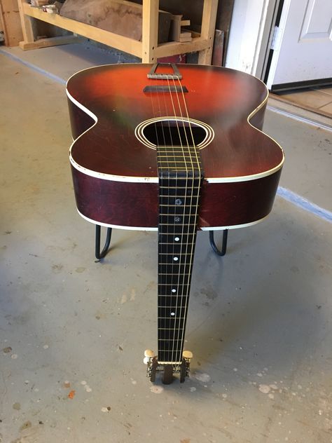 Old Guitar Repurpose, Music Room Office, Guitar Lamp, Reuse Recycle Upcycle, Guitar Shelf, Music Sculpture, Music Furniture, Indoor Water Garden, Drums Art