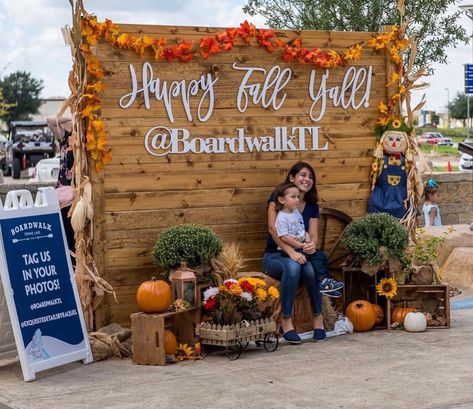 Fall Party Backdrop Ideas, Easy Fall Photo Booth, Fall Harvest Photo Booth Ideas, Fall Photo Opp Ideas, Thanksgiving Decorations Photo Booth, Fall Fest Backdrop, Thanksgiving Photo Op, Fall Festival Costume Ideas, Harvest Backdrop Ideas