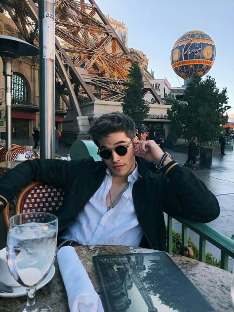 Froy Gutierrez, Mens Photoshoot Poses, Classy Outfits Men, Portrait Photography Men, Bad Boy Aesthetic, Men Photography, Elegante Casual, Stylish Mens Outfits, Aesthetic Guys