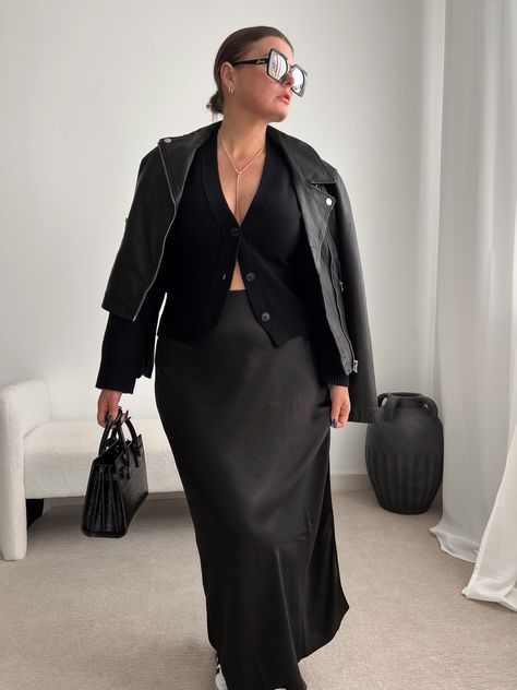 Satin Fall Outfit, Plus Size Sophisticated Outfits, Black Skirt Curvy Outfit, All Black Fall Outfits Black Women, Black Skirt Date Night Outfit, Silk Skirt Outfit Casual Plus Size, Soft Dramatic Kibbe Plus Size, Plus Size Outfits With Skirts, Mid Size All Black Outfit