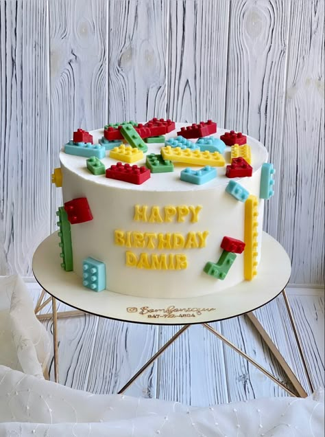 Birthday Cake 4 Year Boy, Lego Pasta, Lego Cakes For Boys, 6th Birthday Boy Theme, Easy Lego Cake, Lego Cake Ideas, Lego Themed Cake, Birthday Boy Theme, 6th Birthday Boy