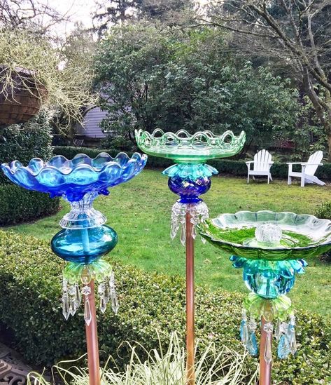 Glassware Sets, Aesthetic Craft, Glassware Garden Art, Glass Bird Bath, Glass Aesthetic, Glassware Crafts, Craft Food, Glass Plate Flowers, Glass Garden Flowers