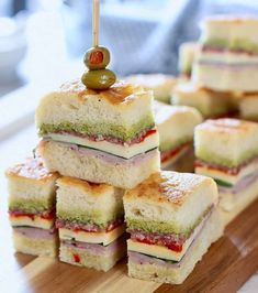 Party Sandwiches Recipes, Pressed Sandwiches, Recept Sandwiches, Tea Party Sandwiches Recipes, Ideas For Bridal Shower, Italian Sandwiches, Tea Party Sandwiches, Pressed Sandwich, Sandwiches Recipes