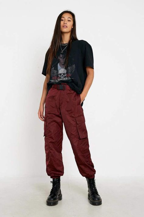 Maroon Joggers Outfit, Maroon Pants Outfit, Joggers Outfit Women, Maroon Joggers, Maroon Outfit, Maroon Pants, Joggers Outfit, Easy Trendy Outfits, Fashion Joggers