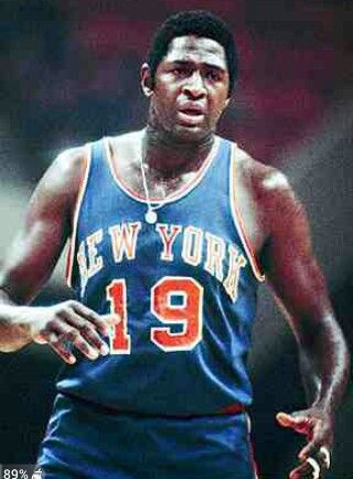 Willis Reed, Jr. (born June 25, 1942) is a retired American basketball player, coach and general manager. He spent his entire professional playing career (1964–1974) with the New York Knicks. In 1982, Reed was inducted into the Naismith Memorial Basketball Hall of Fame. In 1997, he was voted one of the "50 Greatest Players in NBA History".  After retiring as a player, Reed served as assistant and head coach with several teams for nearly a decade, then was promoted to General Manager and Vice Pre Willis Reed, Basketball Hall Of Fame, Knicks Basketball, Basketball Tricks, Hakeem Olajuwon, Patrick Ewing, Ny Knicks, Nba Wallpapers, Nba Championships