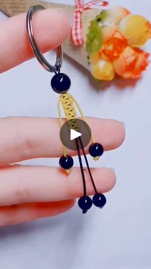 Macrame Keychain With Beads Tutorial, Beaded Rope Keychain Tutorial, Dna Paracord Tutorial, Cavandoli Macrame Tutorial, Makrama Tutorial Videos, Diy Crafts Jewelry, Micro Macrame, Crafty Diy, Paracord