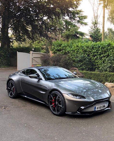 Aston Martin🥇 | Pinterest: Carliño Coutinho Aston Martin Db10, Mobil Off Road, E36 Coupe, Aston Martin Cars, Aston Martin Db5, New Sports Cars, Aston Martin Vantage, Audi S5, Bmw E39