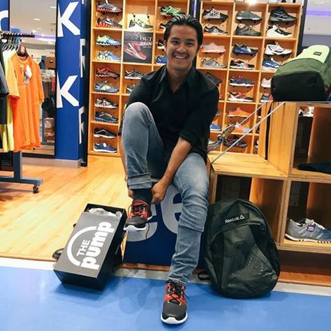 Morgan Oey wearing Reebok Z Pump #MAPActiveFriends Morgan Oey, Planets, Home Appliances, Indonesia, Pumps, Sports, How To Wear