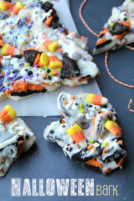 Halloween Bark broken into pieces Halloween Bark, Candy Eyeballs, Sandwich Bar, Fun Halloween Food, Family Fresh Meals, Oreo Dessert, Halloween Goodies, Halloween Snacks, Halloween Desserts