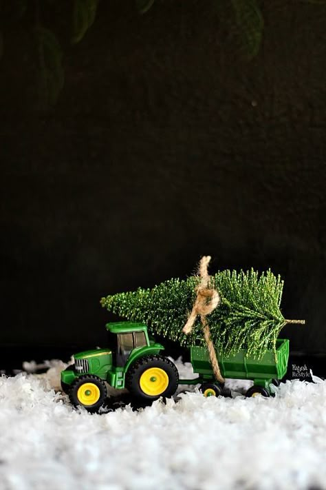 Christmas Tree Farm Decor, Tree Farm Decor, Farm Christmas Decorations, Snow Christmas Decorations, John Deere Kitchen, Kids Christmas Tree Ideas, Country Christmas Decorating Ideas, John Deere Decor, Christmas Tractor