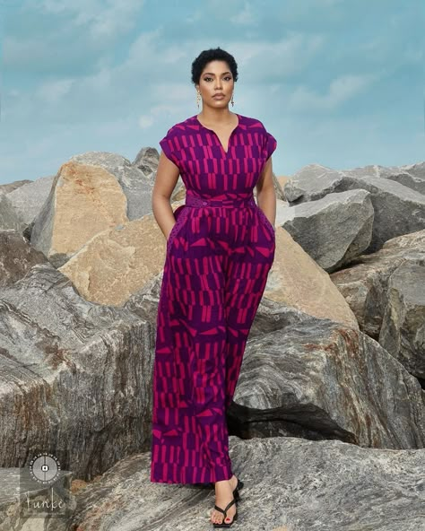 🇧🇯 @_funkefashionhouse_ 🇧🇯 #Newin; Purple fâ jumpsuit Entirely made of batik cotton fabric, this two-tone Fâ noir suit set is perfect for your corporate events 💜 What are your fav slides? 😍 Shop Now!🛒 #throwbackthursday #funkefashionhouse #jumpsuits #batikoutfits #suitset #coperateset #anka #ankamarketplace #africanprints || #waxprint || #africanfabrics || #modeafricaine || #afrikrea || #africanstyle || #pagneafricain || #dashiki || #ankara || #ankaraclothing || #afro || #afrofashion || ... Ankara Jumpsuit Styles, Green Long Dress, Ankara Jumpsuit, Ankara Dress Designs, Ankara Clothing, Long Green Dress, African Skirts, African Maxi Dresses, Batik Fashion