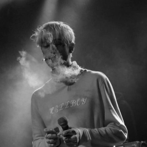 Blackandwhite photo of Lil Peep smoking on stage #lilpeep #smoke #hellboy #blackandwhiteaesthetic Stage Decoration, Baby Stage, Simple Craft, Rope Basket, Most Wanted, Wasting Time, On Stage, My Profile, Laundry Basket