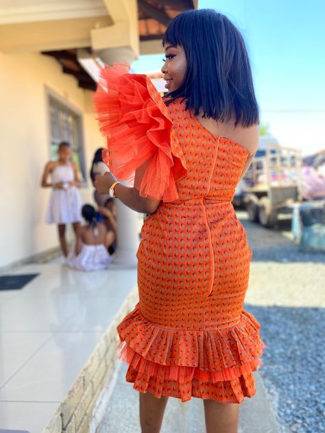 Orange Shweshwe Dresses, Orange Traditional Dresses, South African Traditional Dresses, Ankara Tops, Shweshwe Dresses, Traditional Attires, Traditional Dresses Designs, Clothing Business, Ankara Gown