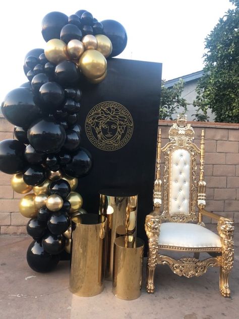 Black And Gold Balloon Garland, Versace Party, 55th Birthday Decorations, Boyfriends Birthday Ideas, Gold Theme Party, Black And Gold Party Decorations, Gold Balloon Garland, Black And Gold Theme, Black And Gold Balloons