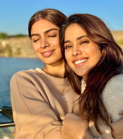 Kapoor Sisters, Khushi Kapoor, Shimmery Dress, Janhvi Kapoor, It Takes Two, Sister Love, All Smiles, Relationships Love, Pretty Face