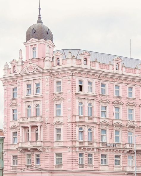 And just like magic, I found the most beautiful building in Prague. I spotted this beauty from afar and had to run. Too pretty not to.… Pink Building, Prague Photos, All Things Pink, Creative Lifestyle, The Fear, Desktop Organization, Photo Design, Beautiful Buildings, Prague