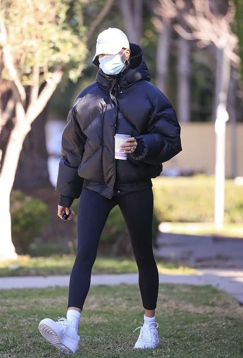 Morning Pilates, Hayley Bieber, Puffer Jacket Outfit, Ribbed Leggings, Cold Weather Outfits, Celebrity Street Style, Workout Outfit, Mode Inspo, Hailey Bieber