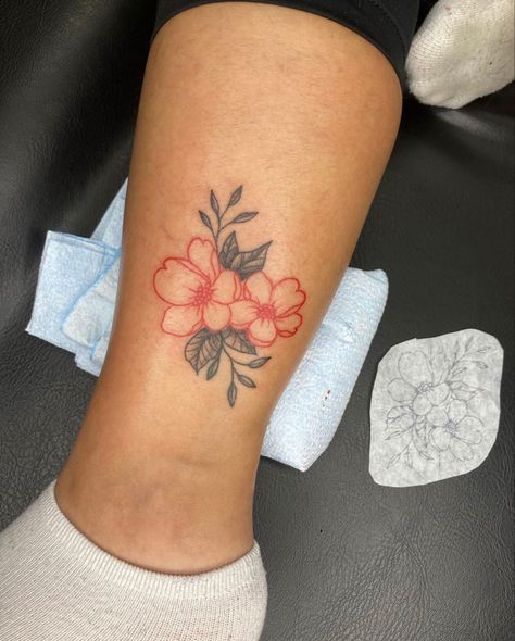 Red Hibiscus Flower Tattoo, Jasmine Flower Tattoo, Black Flowers Tattoo, Red Flower Tattoos, Stunning Tattoos, Simple Arm Tattoos, Basic Tattoos, Tattoos To Cover Scars, Hibiscus Tattoo