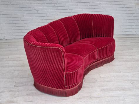 1960s, Danish 3 seater "Banan" sofa. Cherry-red furniture velour, brass springs in the seat, beech wood legs. Original very good condition: no smells, no stains. Manufactured by Danish furniture maker in about 1960-65s. The sofa was checked by craftsman. Dimensions: H 74cm, L 190cm, D 85cm, SH 38cm, SW 150cm, SD 53cm. 1390euro + shipping. Diva Room, 1970s Furniture, Cherry Wood Furniture, Vintage Sofas, Red Furniture, Dream House Design, Red Couch, Fairy Home, Green Furniture