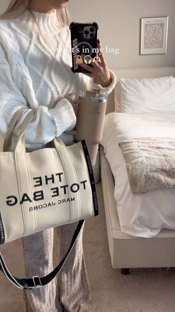 The Tote Bag Outfit, Elaina Michelle, Tote Bag Outfit, Me Bag, Everyday Bag Essentials, Goyard Tote, Casual Outfits For Teens, Bag Obsession, Marc Jacobs Tote