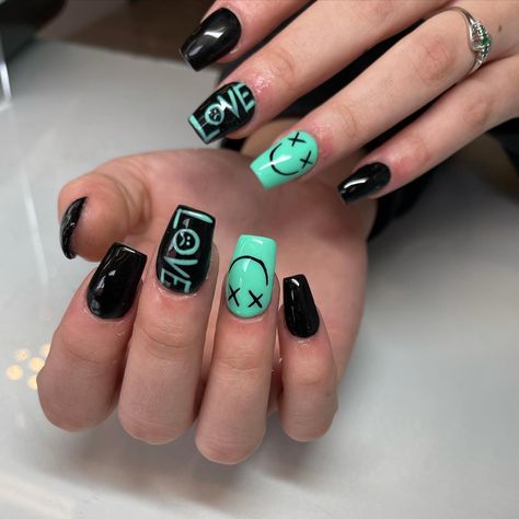 Black And Green Smiley Face Nails, Trippy Smiley Nails, X Smiley Face Nails, Smile Nails Design, Smile Face Nails, Rave Nails Designs, Trippy Nail Designs, Trippy Nail Art, Trippy Nails