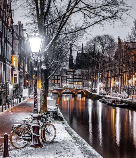 Amsterdam Tourist Attractions, Amsterdam Winter, Amsterdam Attractions, Amsterdam Photos, Amsterdam Travel, Amsterdam City, Winter Scenery, Amsterdam Netherlands, Most Beautiful Cities