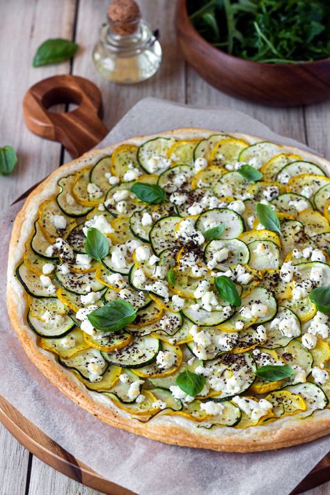 Courgette Tart, Tarte Sale, Tarte Fine, Olive Recipes, Lunch Recipes Healthy, Vegetarian Dishes, Creative Food, Veggie Recipes, Healthy Cooking