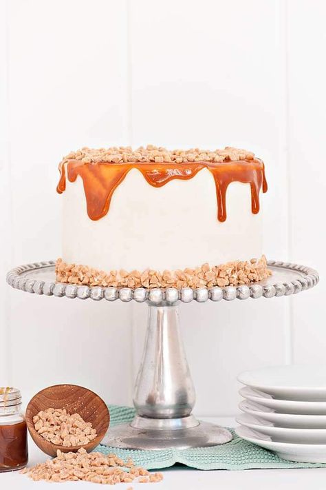 Banoffee Cake, Cake Sprinkles, Homemade Caramel Sauce, Caramel Frosting, Wedding Cake Recipe, Toffee Bits, Magic Cake, Different Cakes, Homemade Caramel