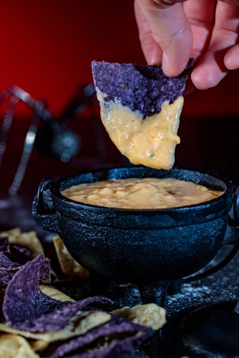 Creamy Cauldron Queso Dip | Southern FATTY Cheese Dip Halloween, Halloween Savory Food For Party, Halloween Party Food Ideas Savory, Black Dinner Food, Halloween Queso Dip, Halloween Hot Appetizers, Halloween Cheese Dip, Gothic Appetizers, Witchy Appetizers