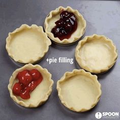 How to Make Adorable Mini Pies in a Mason Jar Lid! I love using Thrive Life fruits to make my pie fillings, their fruits taste like you just picked off the vine. Shop for fruits here... www.mylitl-garden.thrivelife.com Mason Jar Lid Pies, Mason Jar Pies, Tiny Pies, Mini Pie Recipes, Mason Jar Desserts, Mason Jar Lid, Dessert In A Jar, Mason Jar Meals, Mason Jar Lids