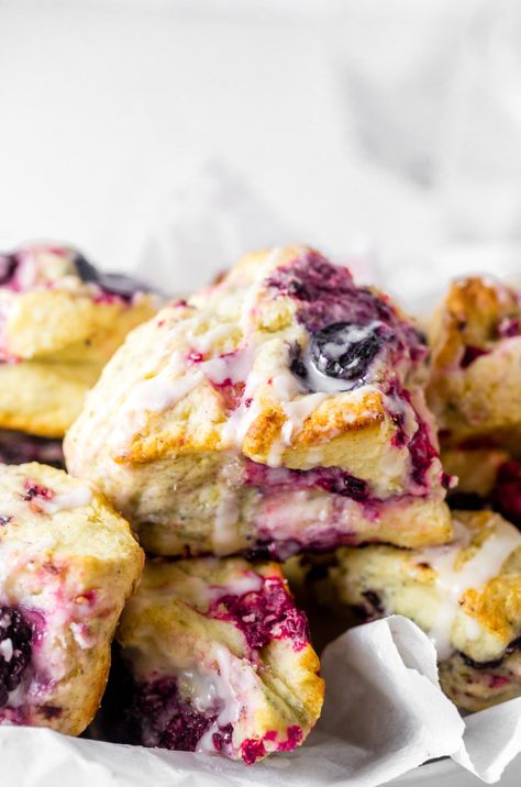 Mixed Berry Scones Recipe, Mixed Berry Scones, Mixed Berry Recipes, Berry Scones Recipe, Mixed Berry Dessert, Fluffy Scones, Berry Scones, Modern Recipes, Autumn Baking